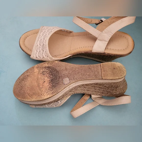 Pretty Beige Lace Wedge Sandals sz 10 - Picture 4 of 5